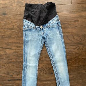 H&M maternity skinny jeans light wash size 6